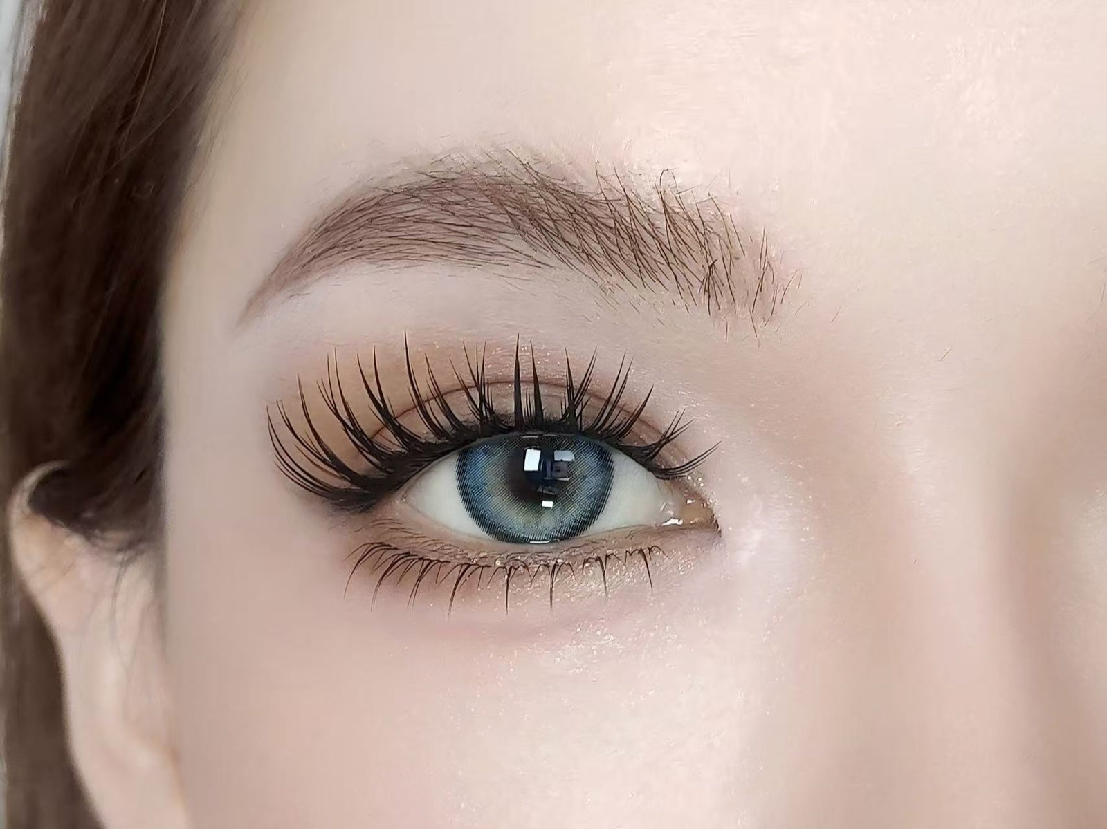 Everyday makeup look wearing O.MRS style K01 lashes