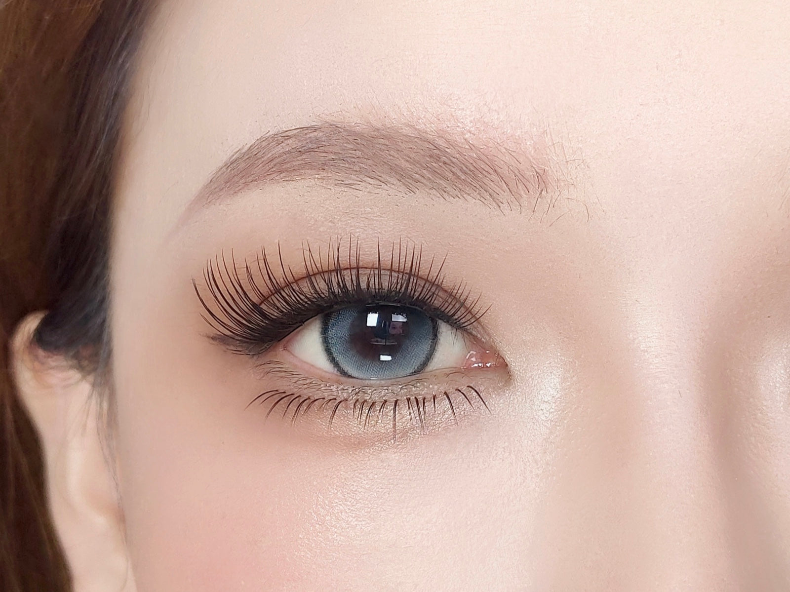 Natural makeup look wearing O.MRS style K07 lashes
