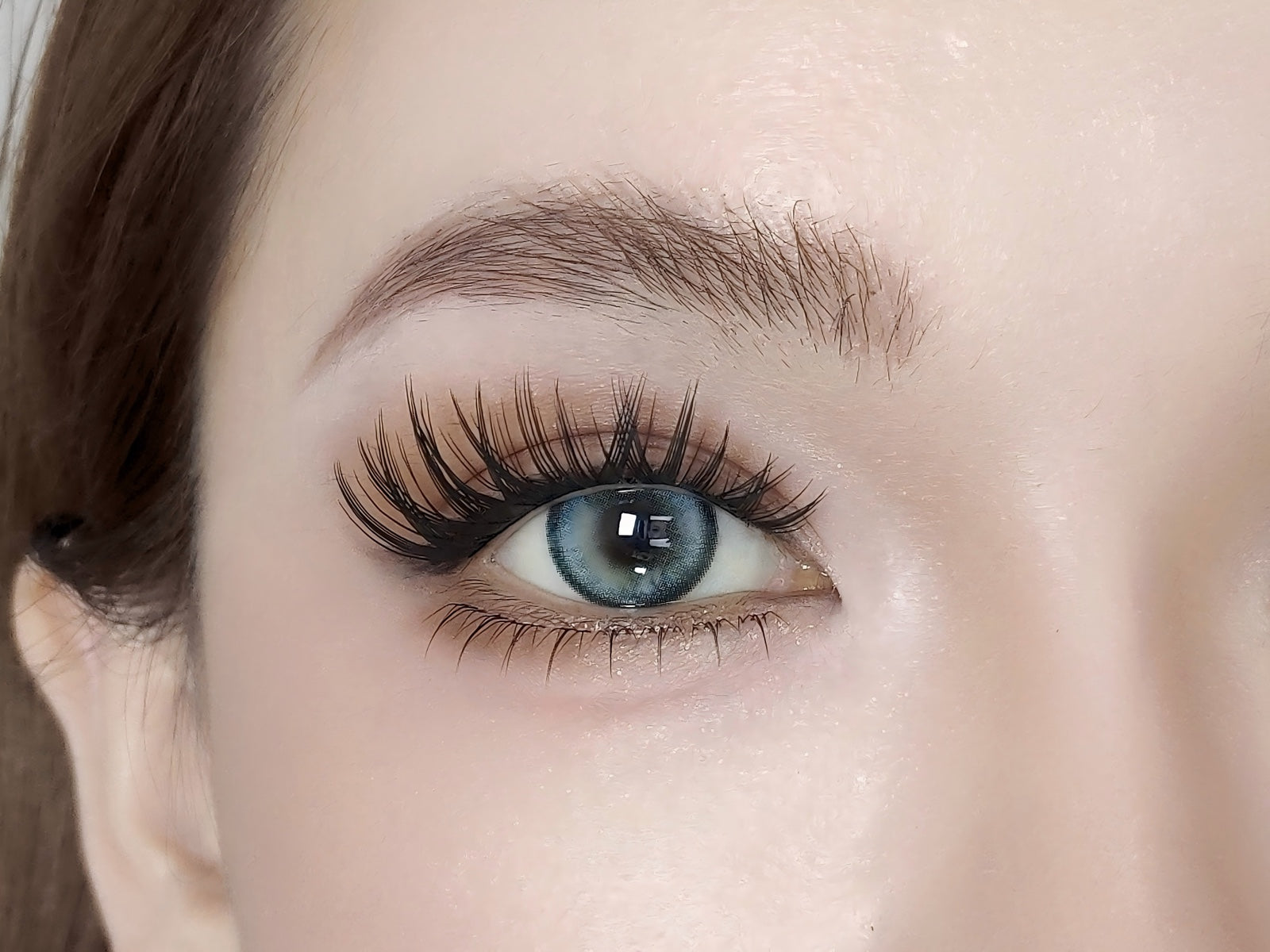 Party and prom makeup look wearing O.MRS style K03 lashes